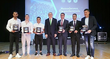 Ege Üniversitesi mezunlarıyla bağlarını koparmıyor