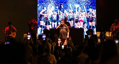 92. İzmir Enternasyonal Fuarı’nda yıldız yağmuru