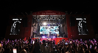 Fuarda finali Haluk Levent yaptı