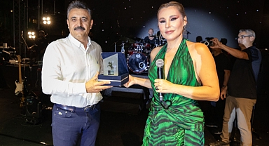 İlber Ortaylı ve Funda Arar Dikili'yi Salladı