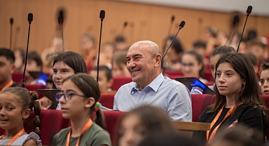 İzmir Büyükşehir Belediyesi’nden 60 bin öğrenciye destek