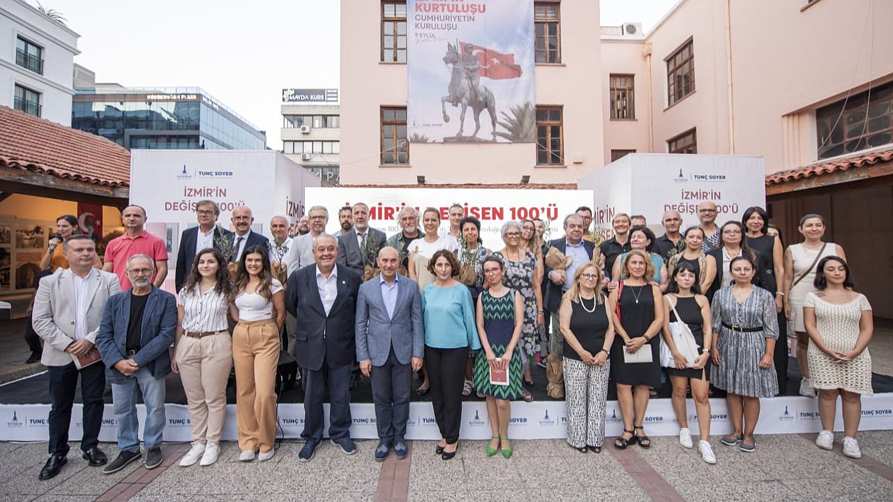 İzmir’in 100 yıllık külliyatı kitaplaştırıldı