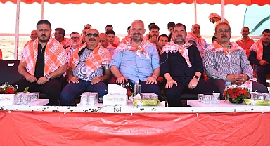 Türkiye’nin En İyi Atları Menemen’de Yarıştı