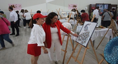 100. yıla özel seramik sergisi sanatseverlerle buluştu