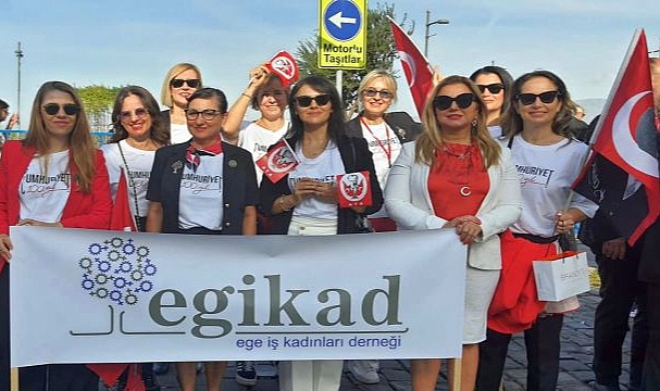 Egeli iş kadınları Cumhuriyeti coşkuyla kutladı