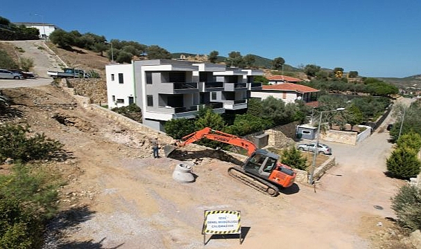 Foça'da kanalizasyon şebekesi imalatı başladı