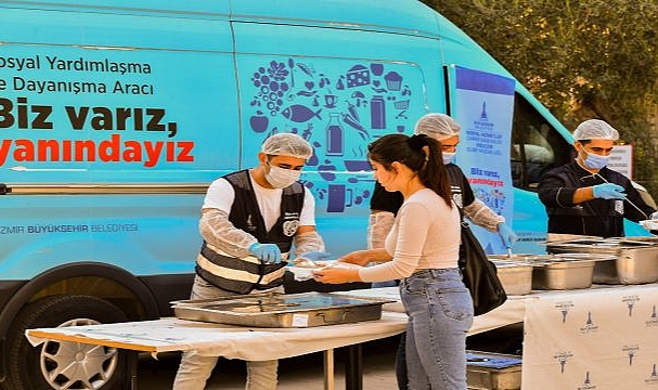 İzmir'de üniversite öğrencilerine ücretsiz yemek dağıtımı başladı
