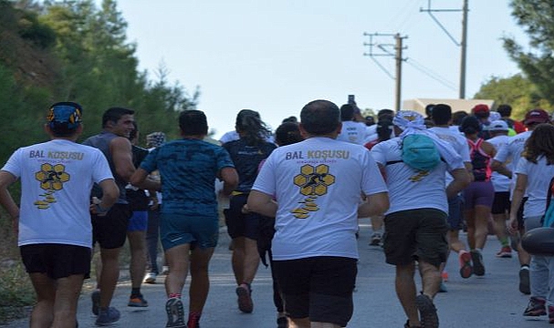 Kemalpaşa Dereköy Bal Festivali'ne yoğun ilgi