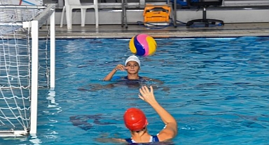 Sutopunda tarihi başarı kazanan İzmir ekibi gözünü finale dikti