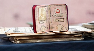 Atatürk’ün imzaladığı “Mebus Defteri” İzmir Büyükşehir Belediyesi arşivine kazandırıldı