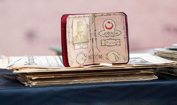Atatürk’ün imzaladığı “Mebus Defteri” İzmir Büyükşehir Belediyesi arşivine kazandırıldı