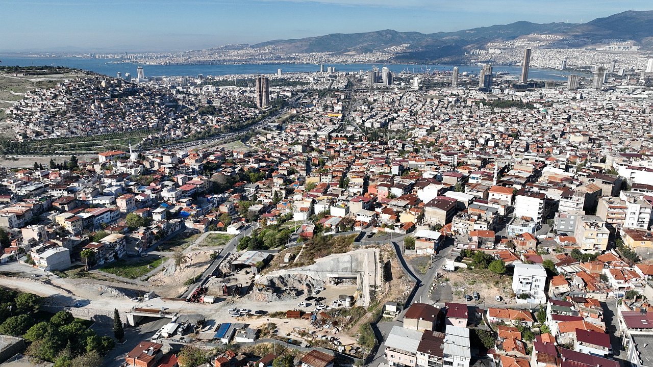Başkan Soyer Buca Onat Tüneli ve bağlantı yolunu inceledi