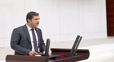 CHP'li Deniz Yücel'den Emine öğretmene destek