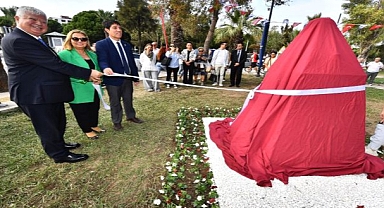 İzmir'de Miranda'nın büstü açıldı