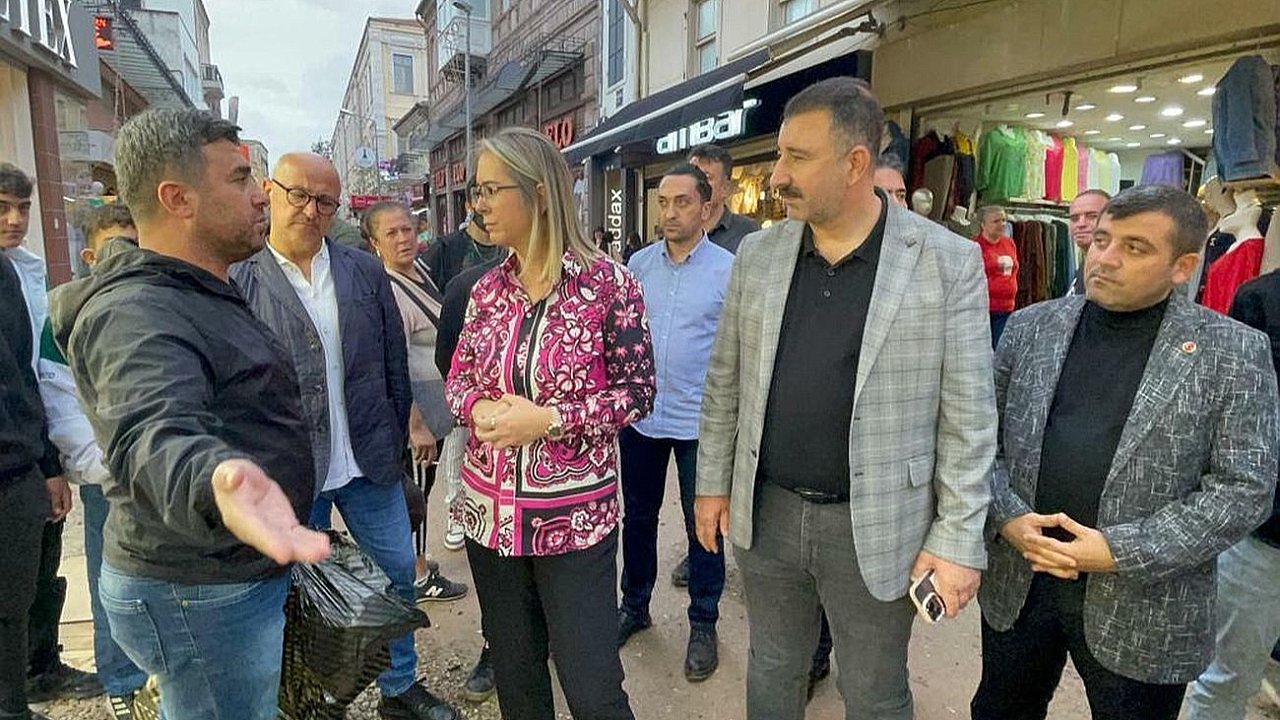 “Tunç Soyer, Kemeraltı esnafı seni bekliyor. Hadi gel yürü bakalım burada”