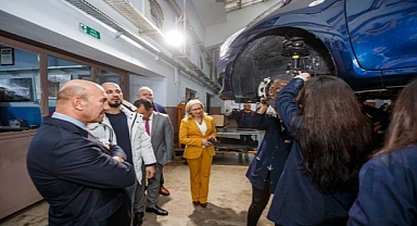 İzmir Büyükşehir Belediyesi, otomotiv sektörüne de kadın ustalar yetiştirdi