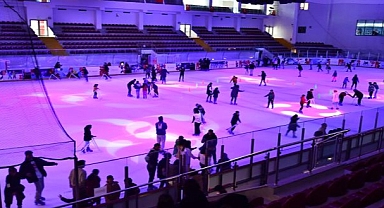 İzmirli kadınlar 2 Ocak’ta buz pistinde