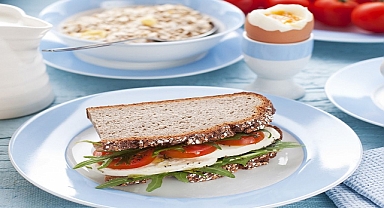 Yeşil yapraklı sebzeleri bıçakla doğramayın!