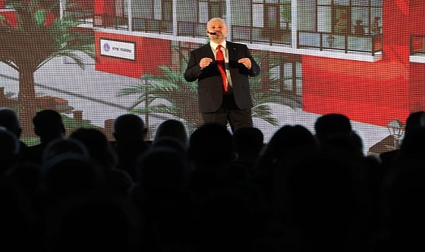 “Geldiğimizde sadece borç vardı, şimdi hizmet var”