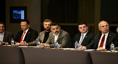 Başkan Tugay ilçe belediye başkanlarıyla toplantı yaptı