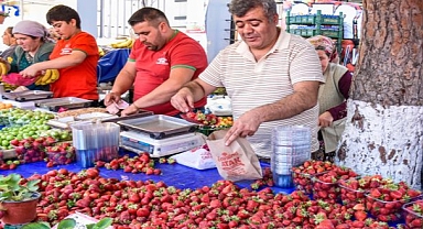 Emiralem Çileği, Yüz Binleri Menemen'de Buluşturdu