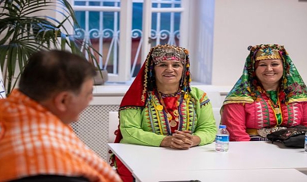 Yörüklerden Başkan Tugay'a renkli ziyaret