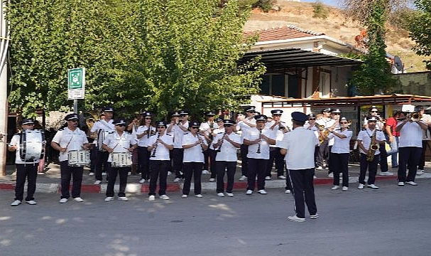 Cumhuriyet Coşkusu Kemalpaşa'da Başladı