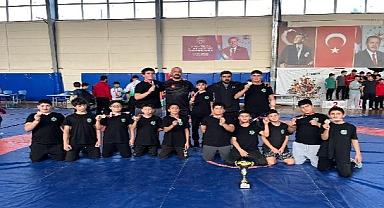 Güreşte Menemen Damgası