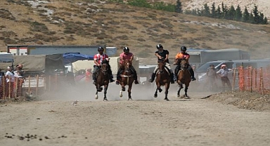 Menemen'de Rahvan At Yarışı Heyecanı 