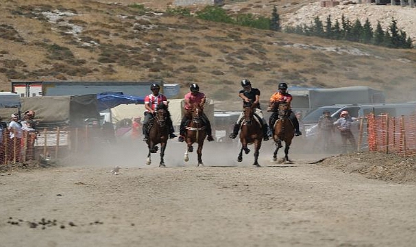 Menemen'de Rahvan At Yarışı Heyecanı