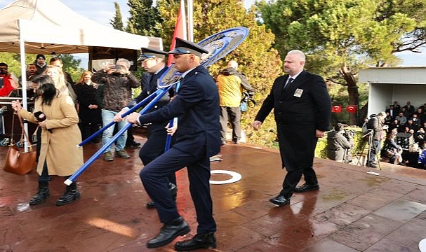 Cumhuriyet vazgeçilmezimiz, bayrağımız emanetimizdir