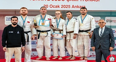 Büyüklerde dört madalya