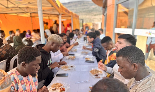 Gambiyalı öğrenciler ile İzmir'de kültür buluşması gerçekleşti