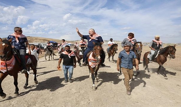 Türkiye’nin en başarılı atları Menemen’de yarışacak