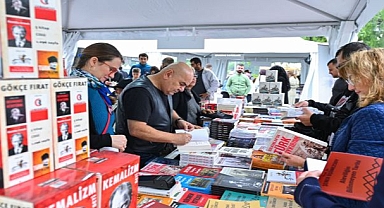 İZKİTAP’a yağmura rağmen yoğun ilgi