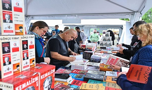 İZKİTAP’a yağmura rağmen yoğun ilgi