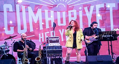 İzmir’de Cumhuriyet kutlamaları devam ediyor