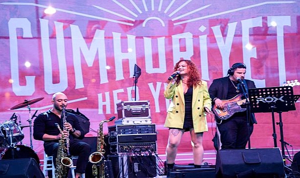 İzmir’de Cumhuriyet kutlamaları devam ediyor