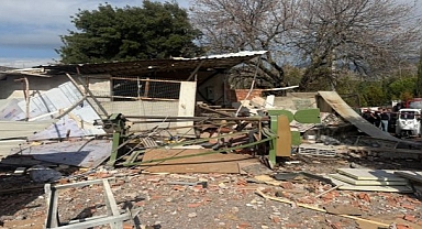 İzmir İtfaiyesi göçük altında kalan yurttaşı kurtardı