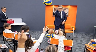 İzmirli çocuklar, Başkan Tugay’la okuma saatinde buluştu