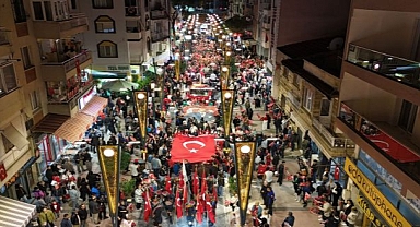 Menemen'de binler, Cumhuriyet sevgisiyle yürüdü