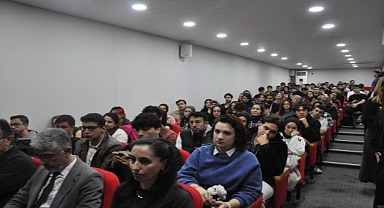 Duayen Savaş Muhabiri Coşkun Aral Egeli gençlerle buluştu