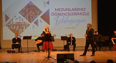 Ege Üniversitesi mezunları öğrencilerle buluştu