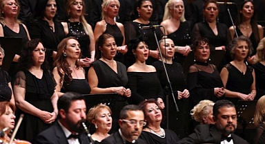 “İzmir Korosundan Sonbahar Tınıları”