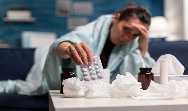 "Gençlerde HIV Alarm Veriyor: Gökengin'den Kritik Uyarı"