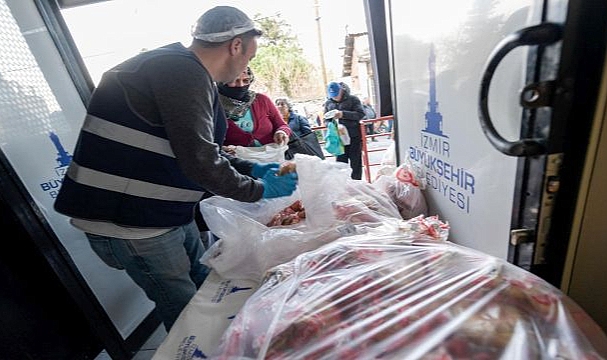 İftar bereketi Büyükşehir’in aşevinden sofralara uzanıyor