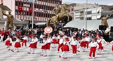 Menemen’de coşkulu kutlama