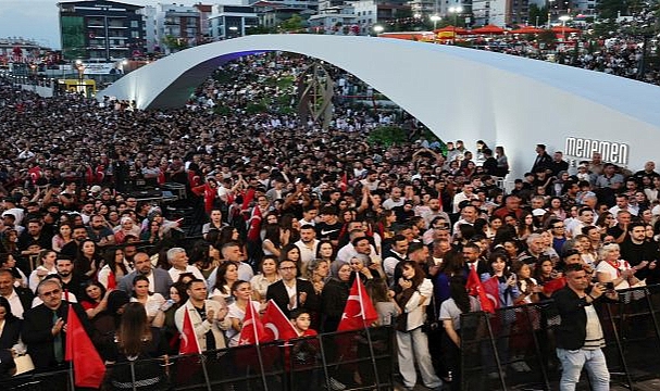 Menemen'de muhteşem gece! On binler buluştu...