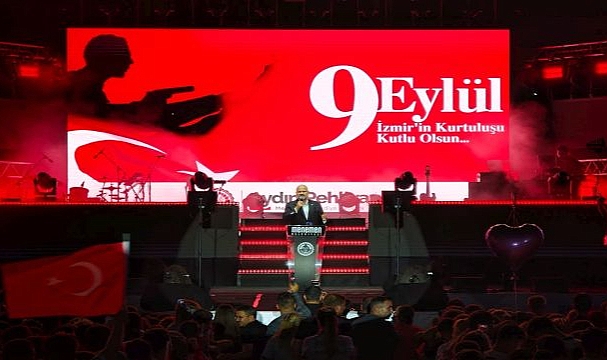 Menemen'de on binler, Sefo ile coştu